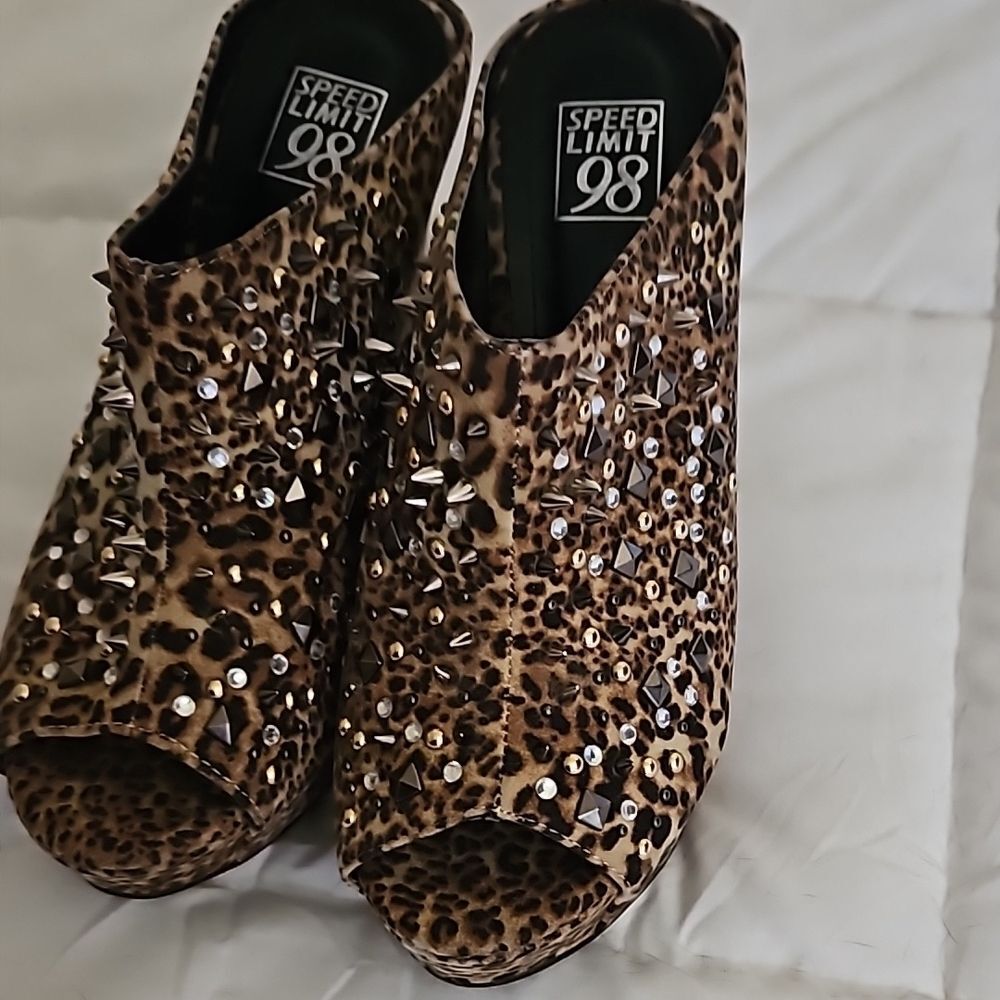 Speed Limit 98 Leopard Print Studded Peep Toe Wedge Heels Size 7.5